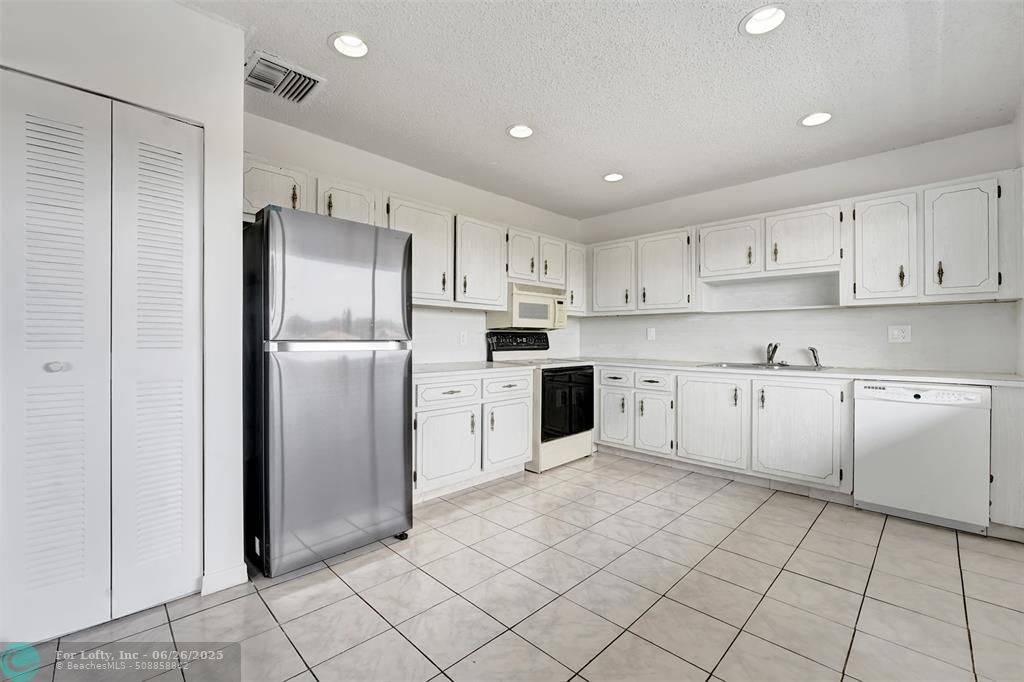 Lake Worth, FL 33462,6289 Lear Dr #403