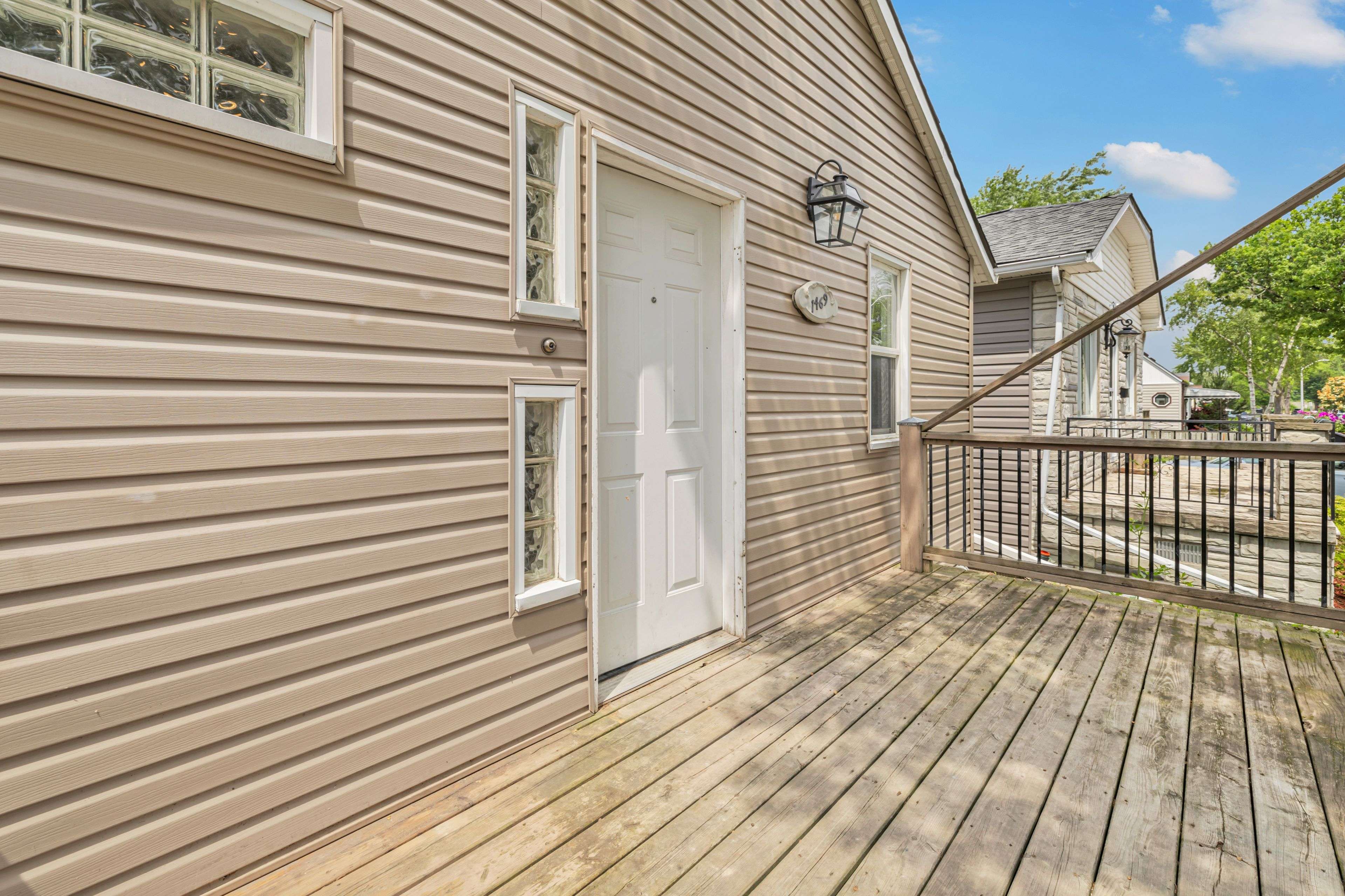 Windsor, ON N8Y 3R1,1469 Albert RD