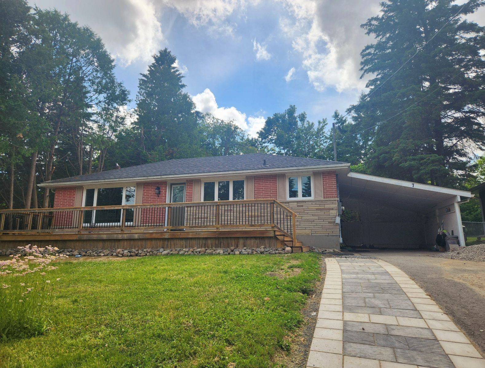 7 Beechwood DR #Lower, Peterborough West, ON K9J 1M2