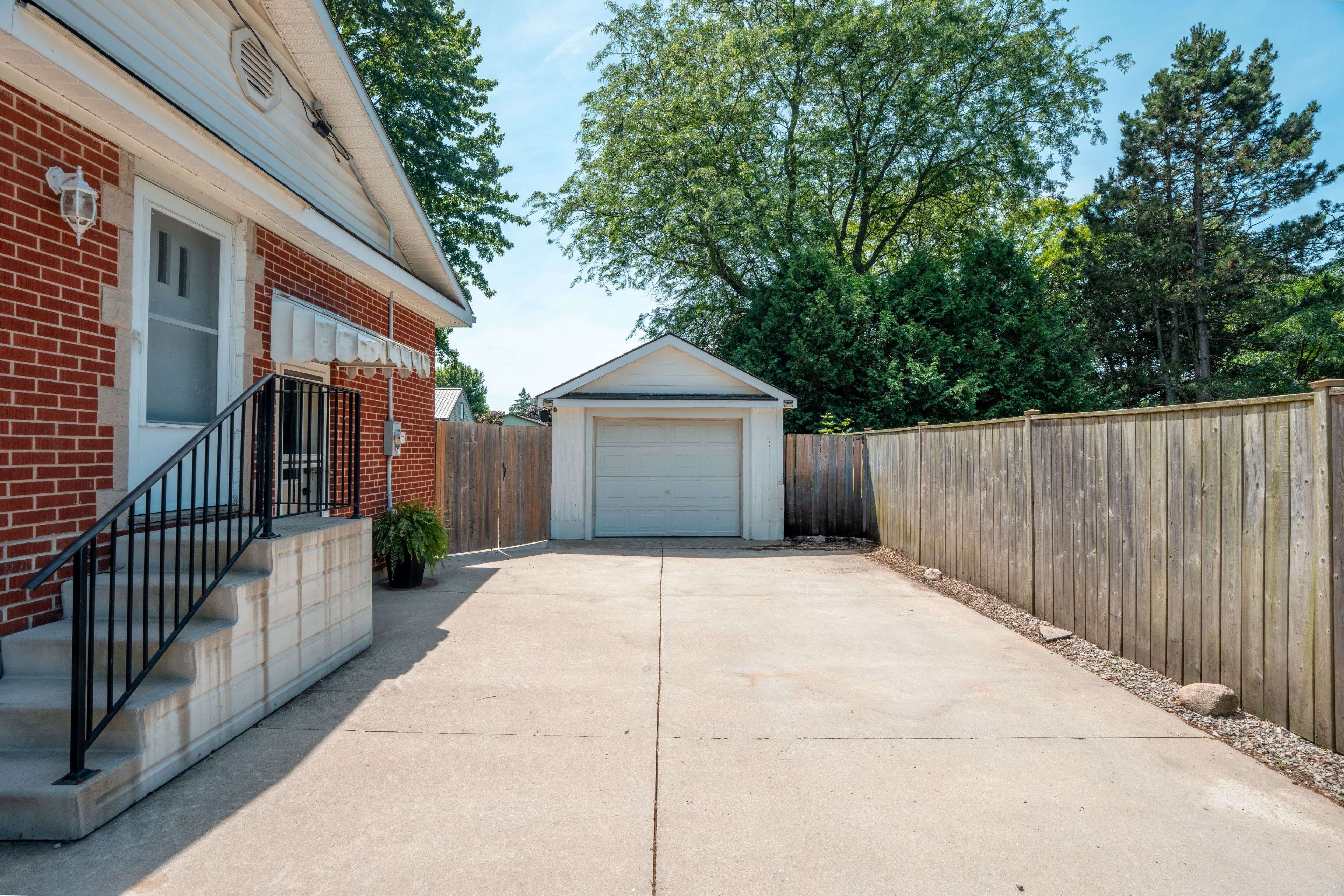 South Huron, ON N0M 1S1,133 Sanders ST E