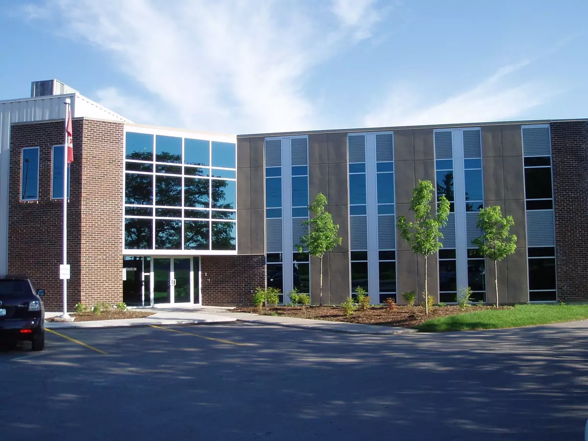 Kanata, ON K2K 2A9,62 STEACIE DR