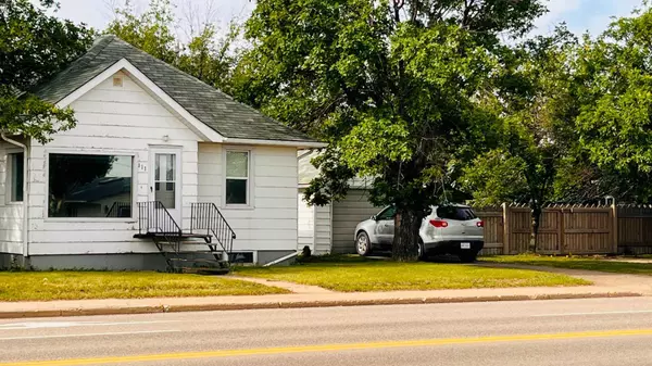 111 7th AVE West, Bow Island, AB T0K 0G0