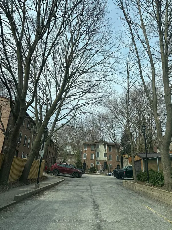 66 Boultbee AVE #5, Toronto E01, ON M4J 1B1