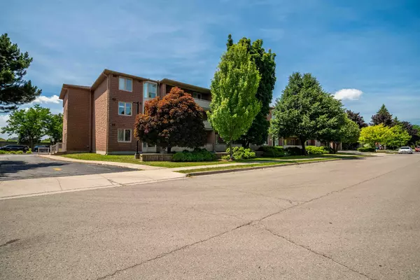 Hamilton, ON L9A 2S7,416 Limeridge RD E #216