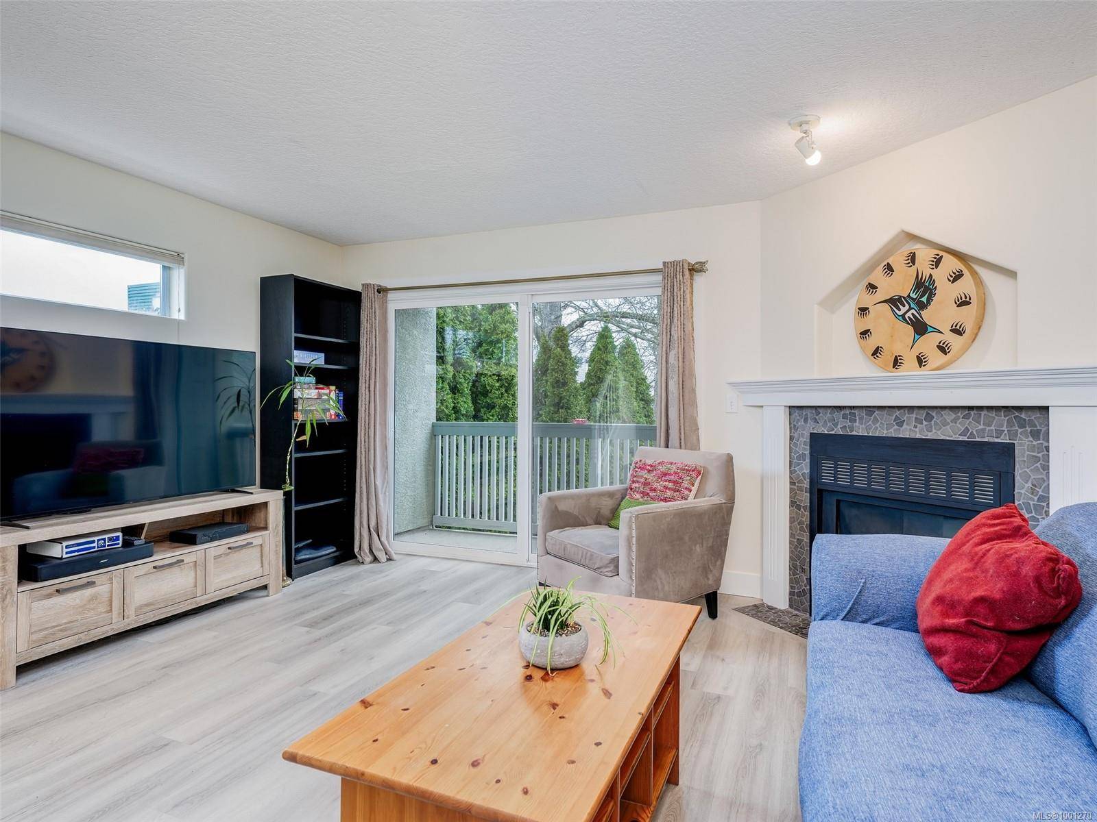 Victoria, BC V8R 4J8,1640 Myrtle Ave
