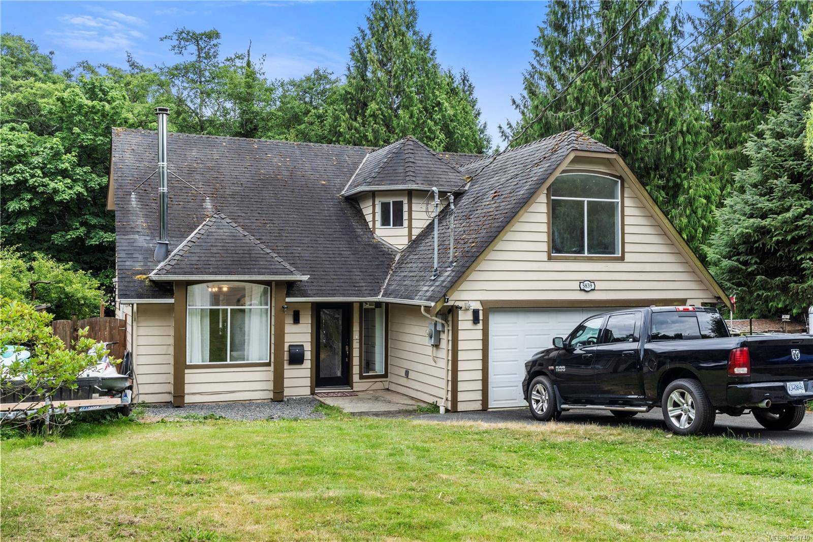 5839 Blythwood Rd, Sooke, BC V9Z 0G3