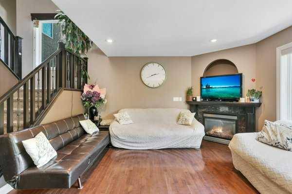 Red Deer, AB T4P 0C6,16 Oakwood Close