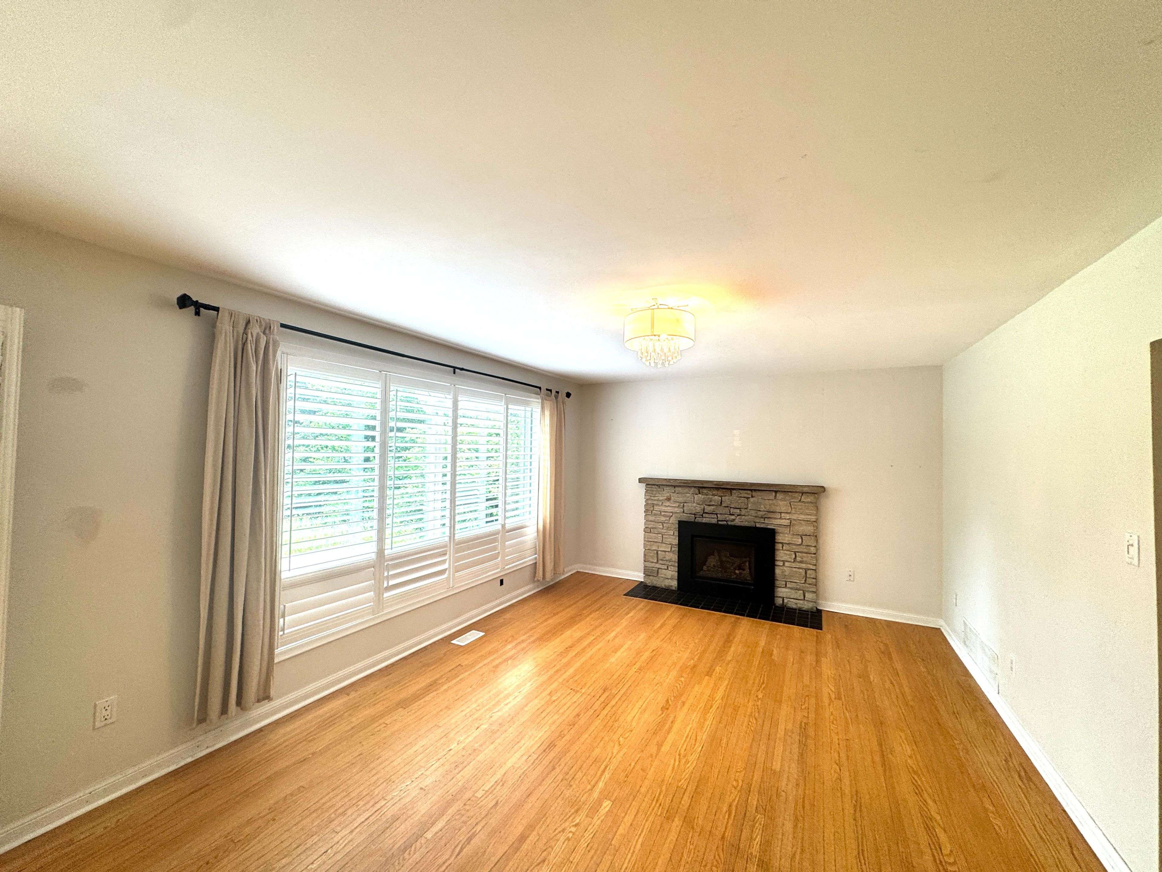 34 Davean DR, Toronto C12, ON M2L 2R7