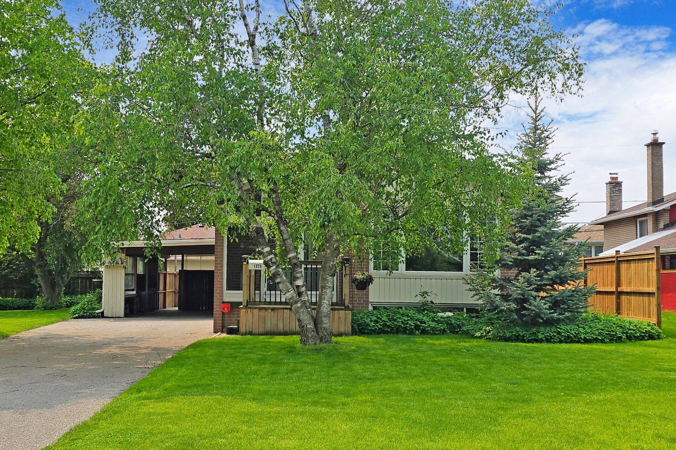Pickering, ON L1W 1L2,1373 Poprad AVE