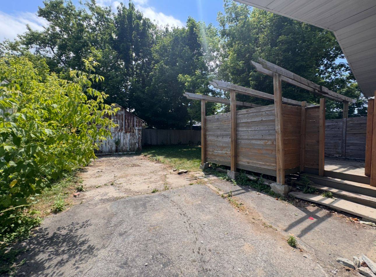 Ajax, ON L1S 1X8,11 Pine ST