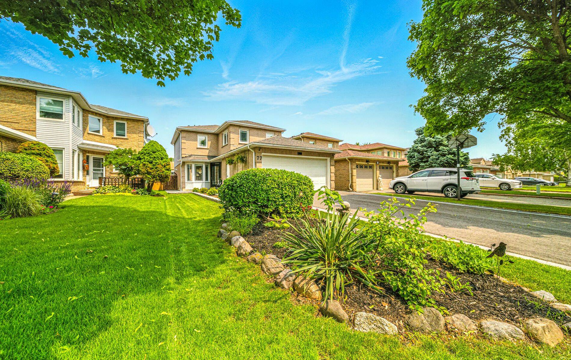 77 Hemingford PL, Whitby, ON L1R 1E8