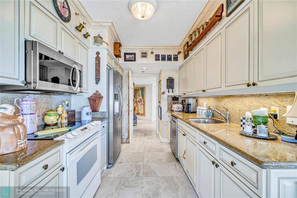 Sunny Isles Beach, FL 33160,16445 Collins Ave  #1121