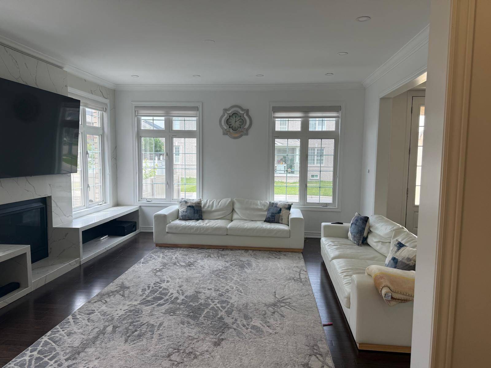 Bradford West Gwillimbury, ON L3Z 0M6,147 Mccann CRES #Upper
