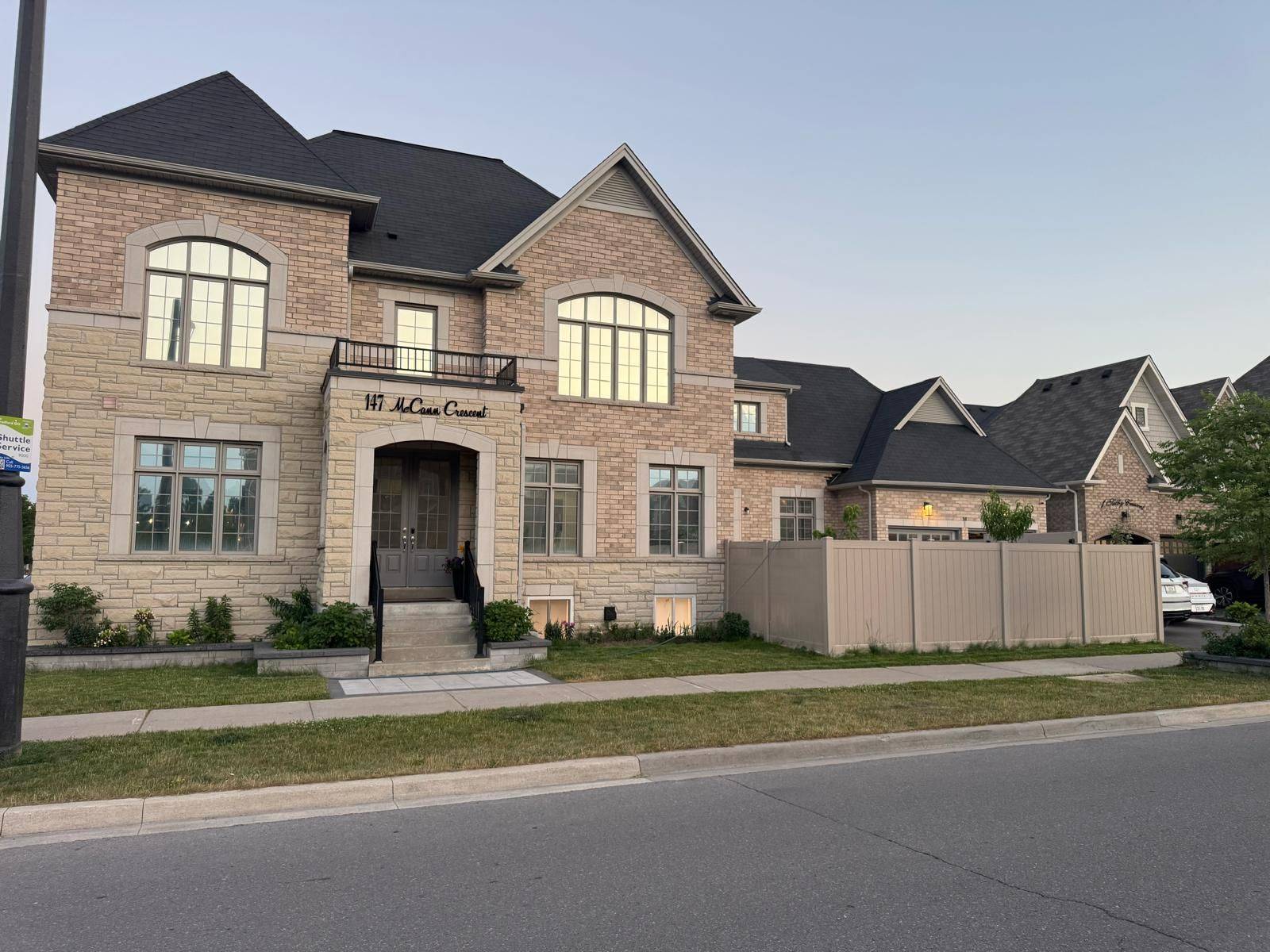 147 Mccann CRES #Upper, Bradford West Gwillimbury, ON L3Z 0M6