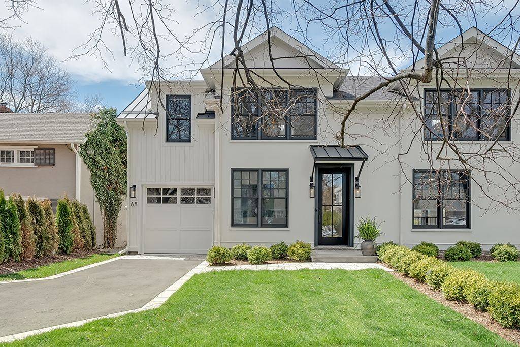 Oakville, ON L6J 2Y9,68 Navy ST