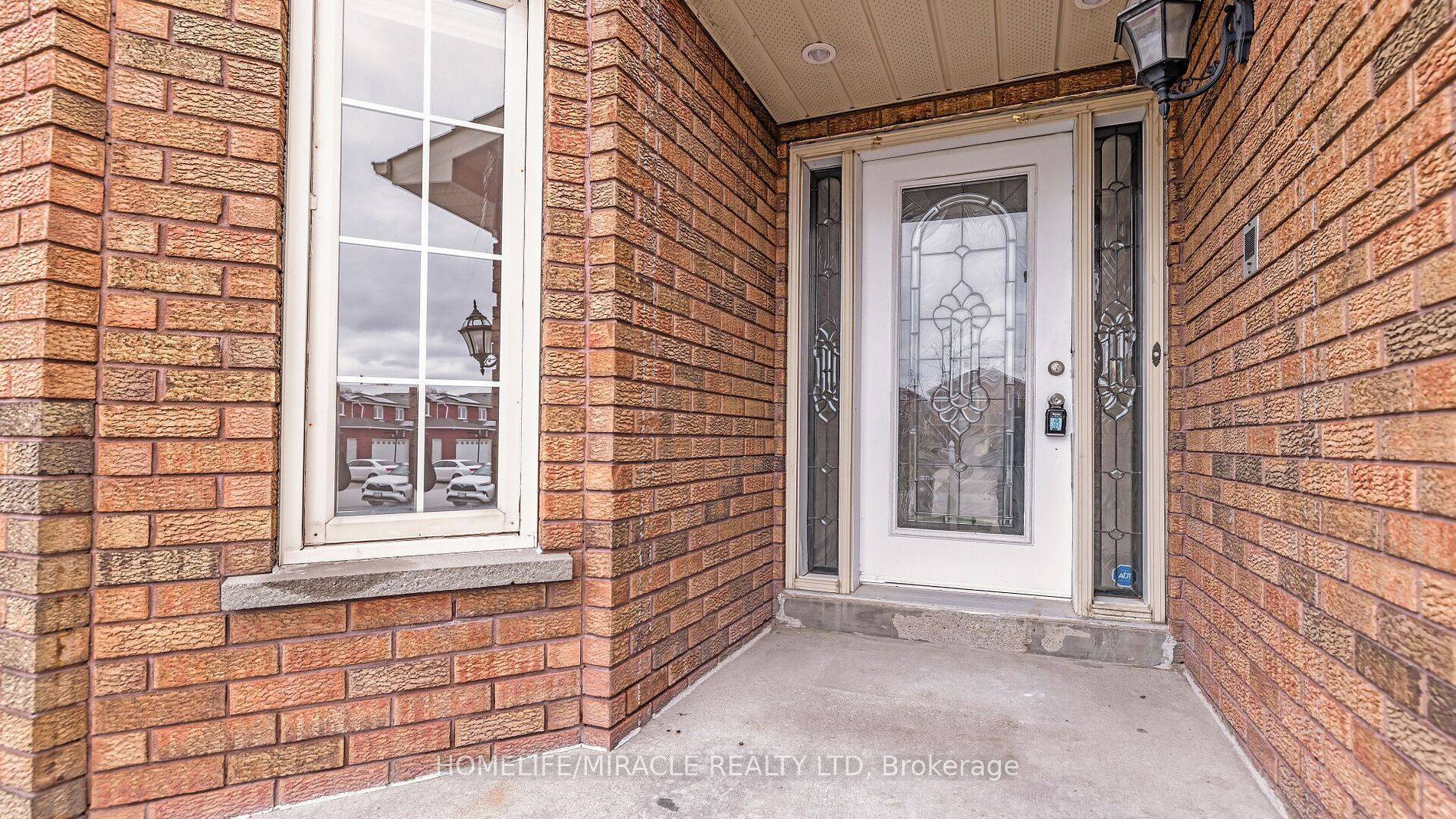 Brampton, ON L6Y 3E5,74 Kingknoll DR