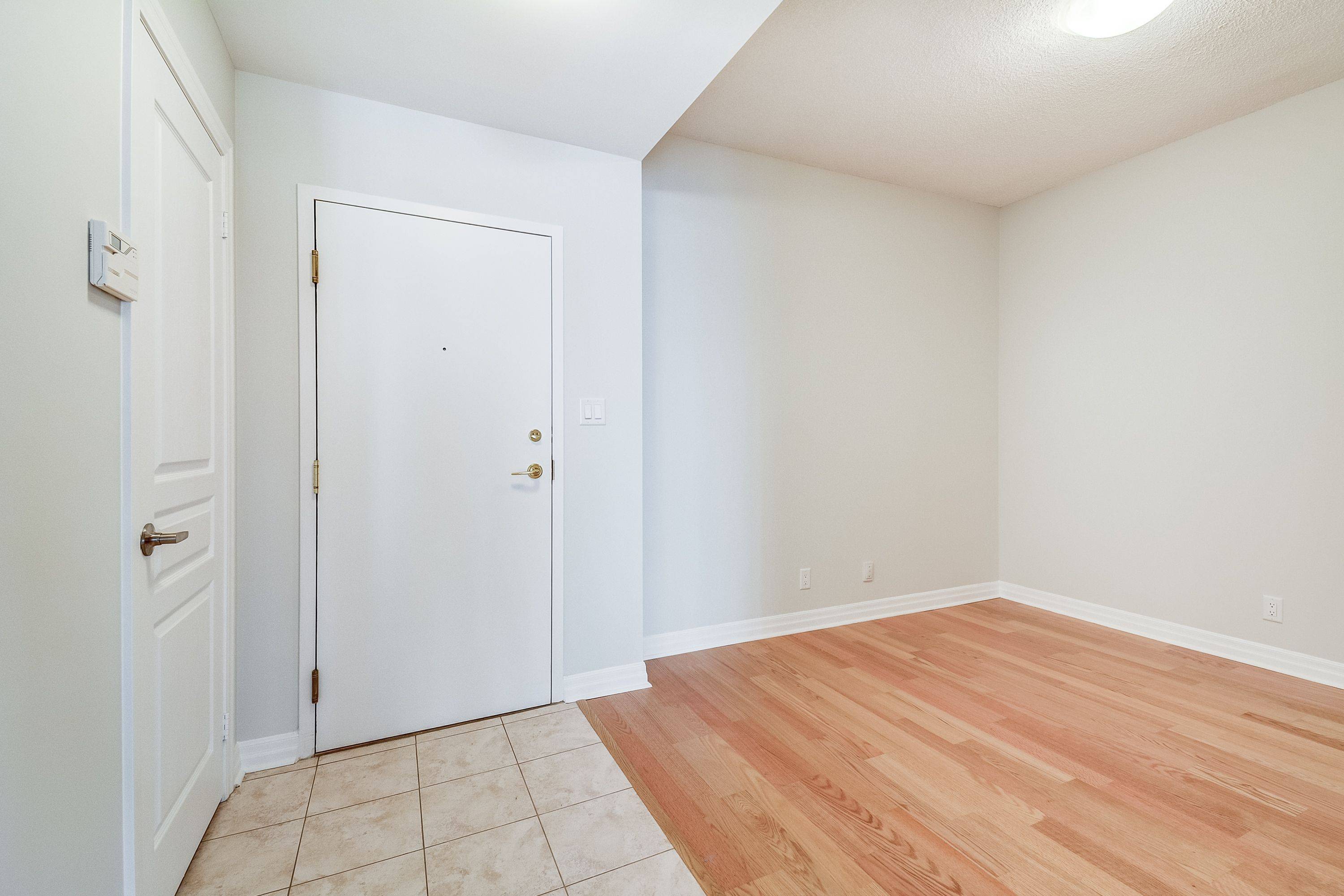 Mississauga, ON L5G 4V8,70 Port ST E #208