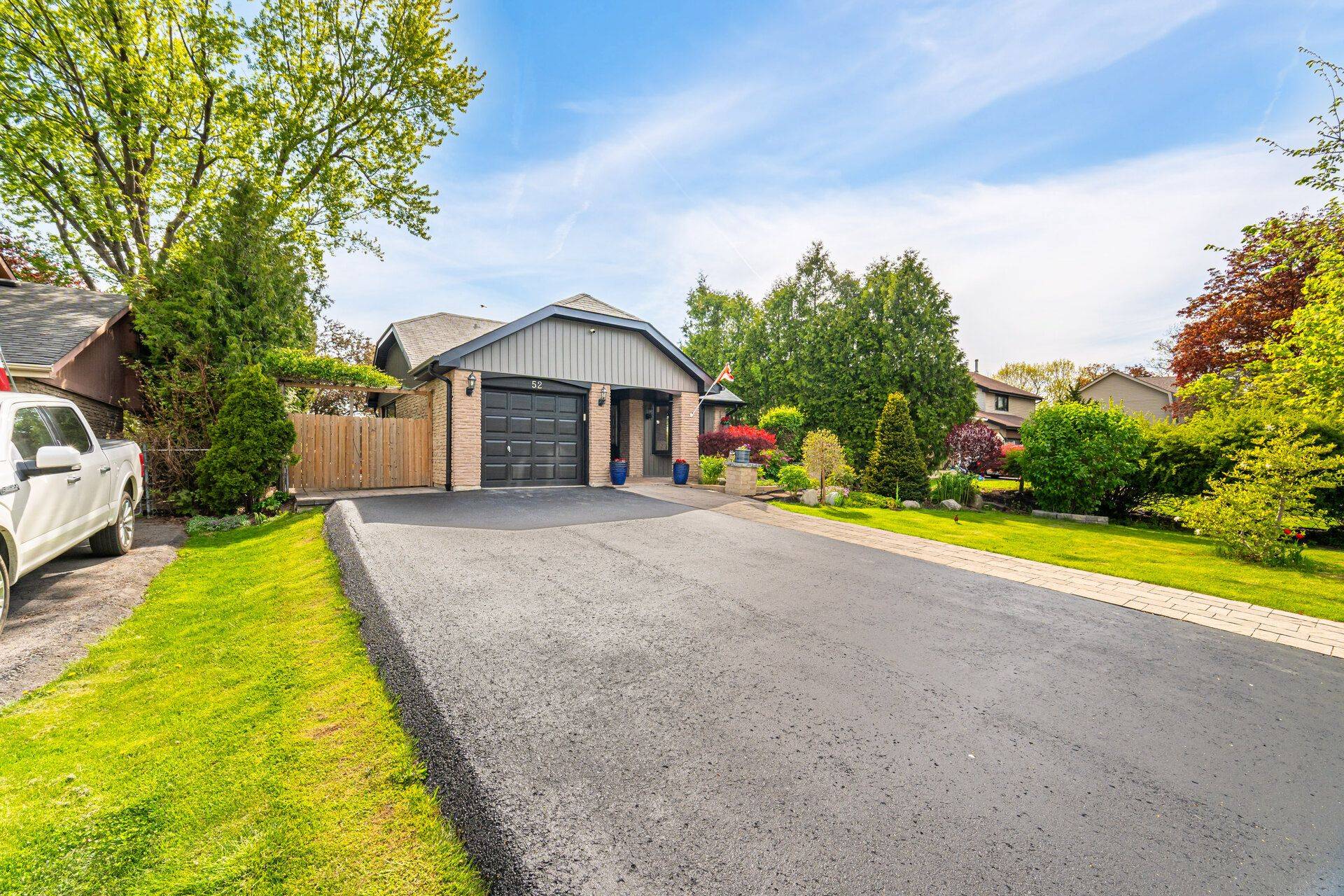 Brampton, ON L6S 2R7,52 Lorraine CRES