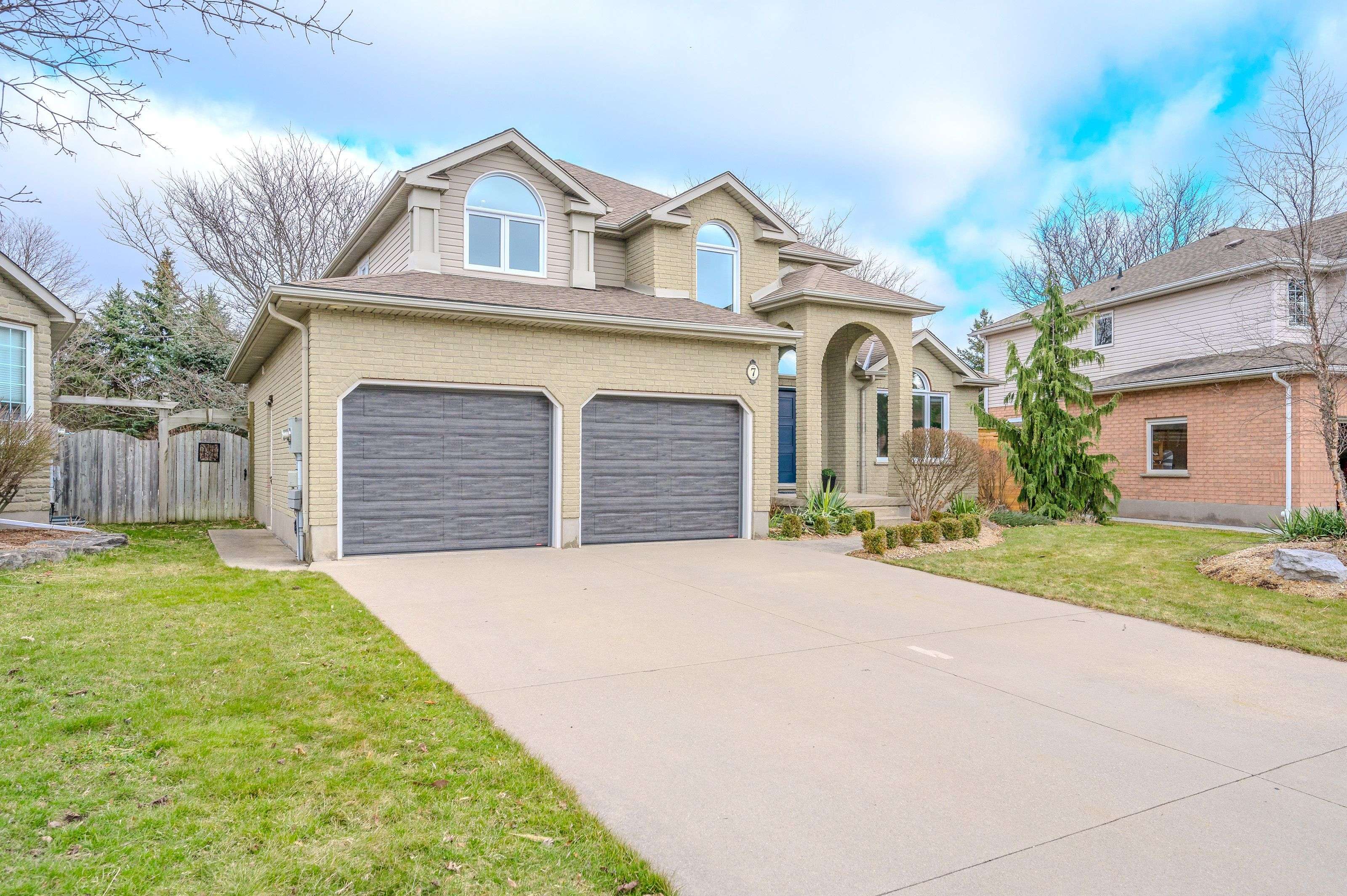 Guelph, ON N1L 1K3,7 Elderberry CT