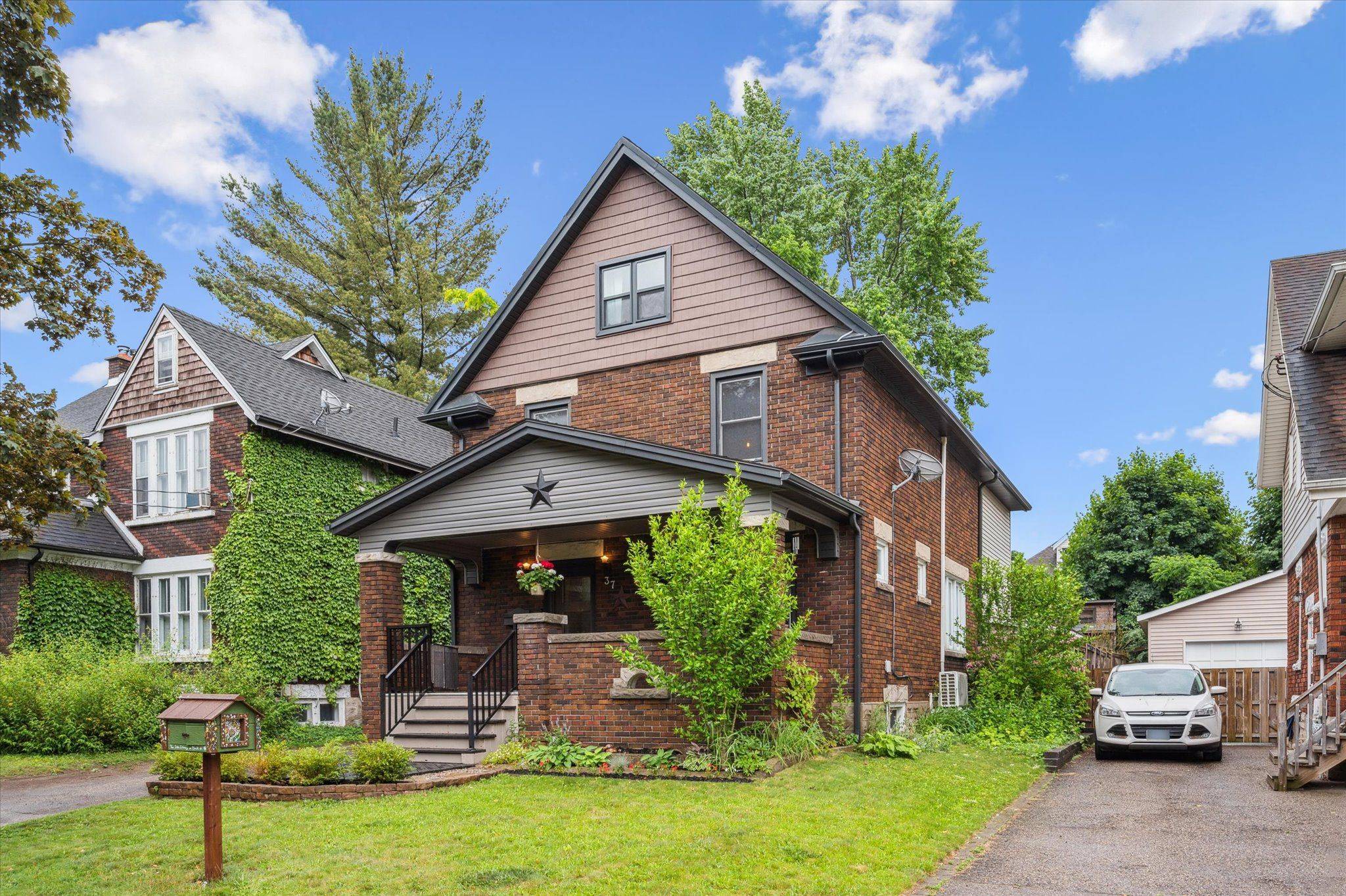 Kitchener, ON N2M 1X2,37 Brock ST