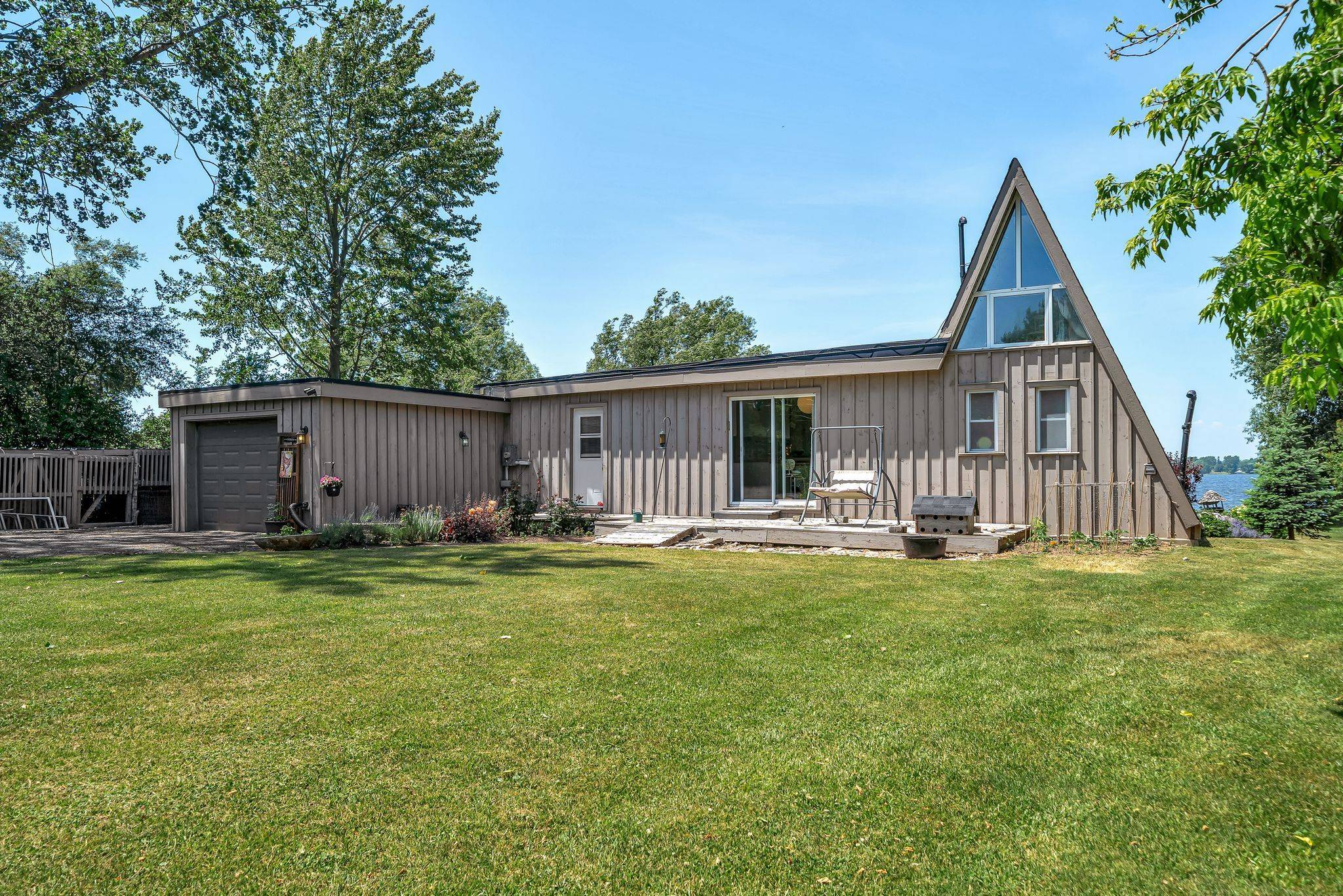 124 Onderdonk LN, Prince Edward County, ON K0K 1V0