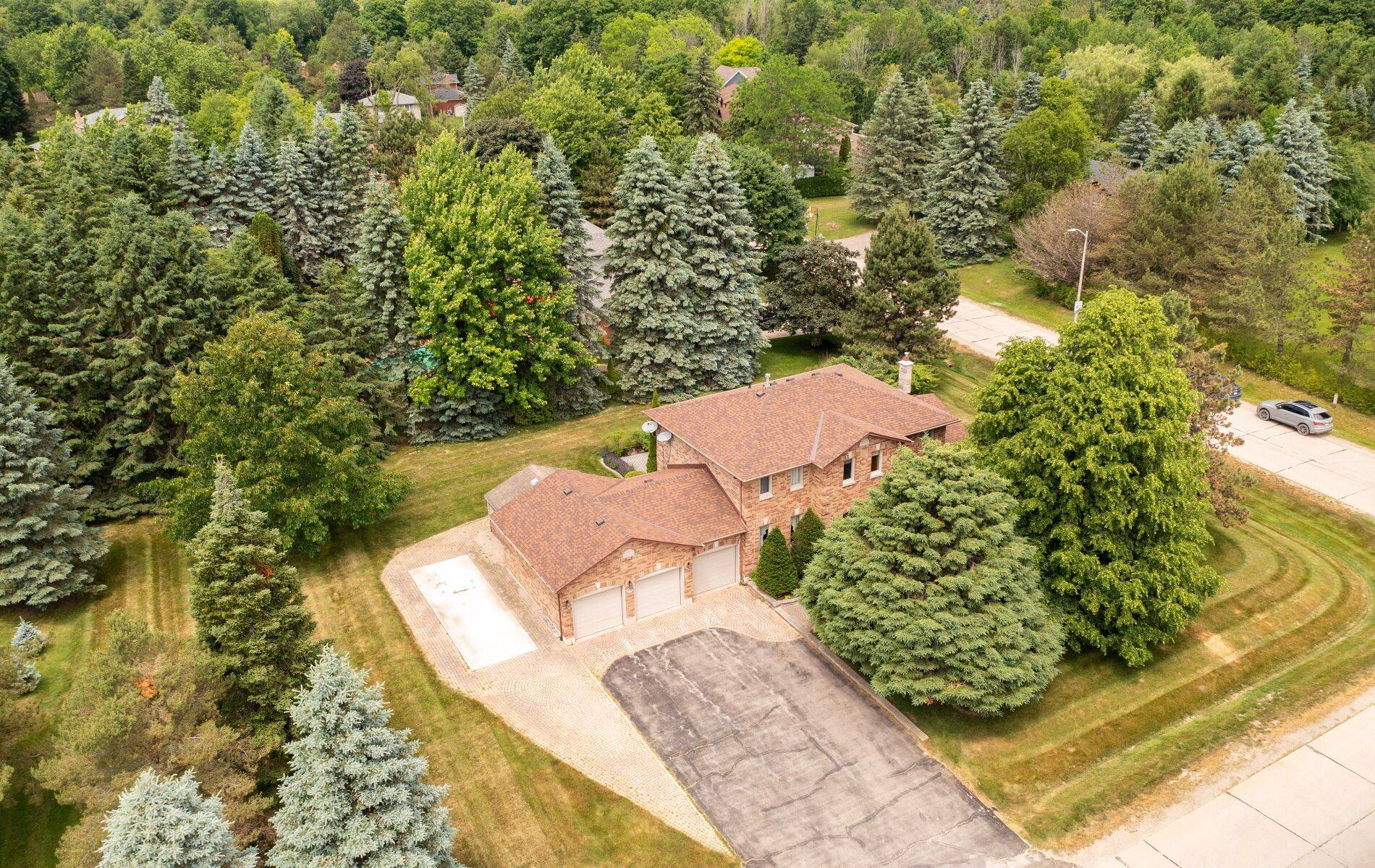 Mono, ON L9W 4A4,24 Old Oak LN