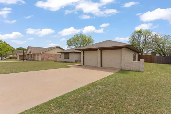 Benbrook, TX 76126,9929 Farmington Drive