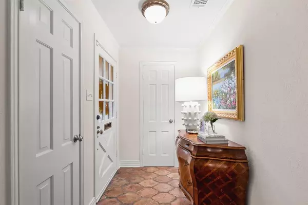 Dallas, TX 75218,9809 Angora Street