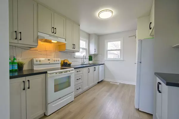 Oshawa, ON L1H 4M1,1275 Simcoe ST S