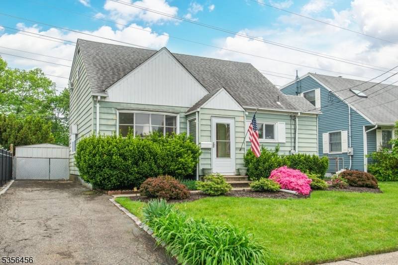 51 Brookwood Rd, Clifton City, NJ 07012