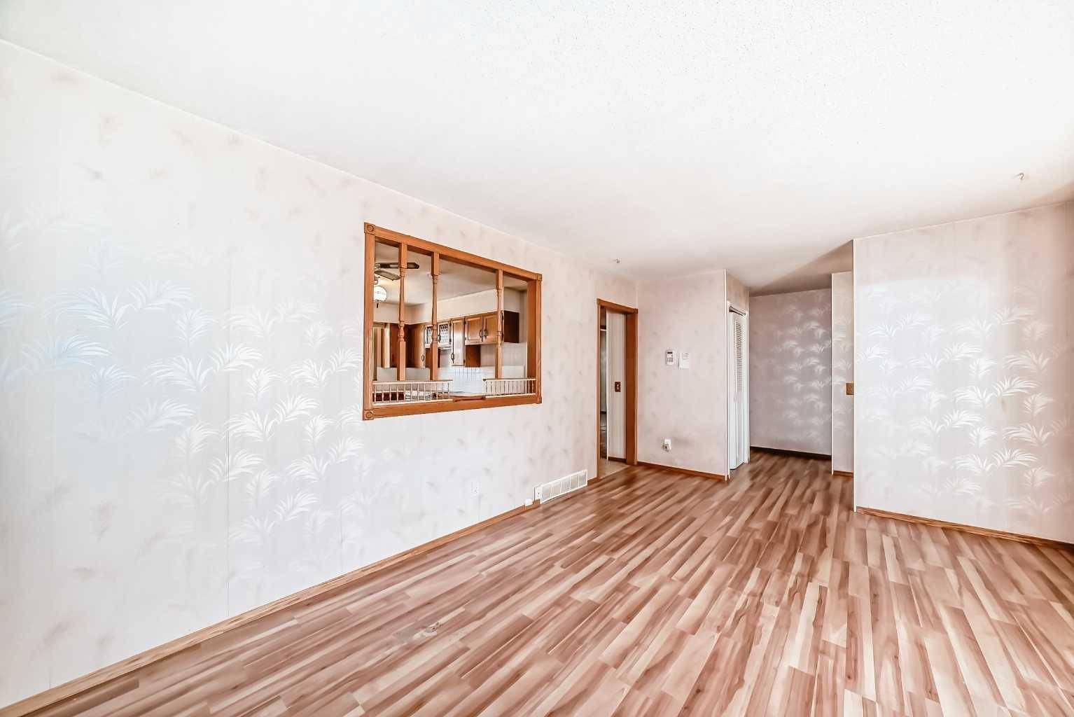 Calgary, AB T3E 1H1,4736 41 AVE SW