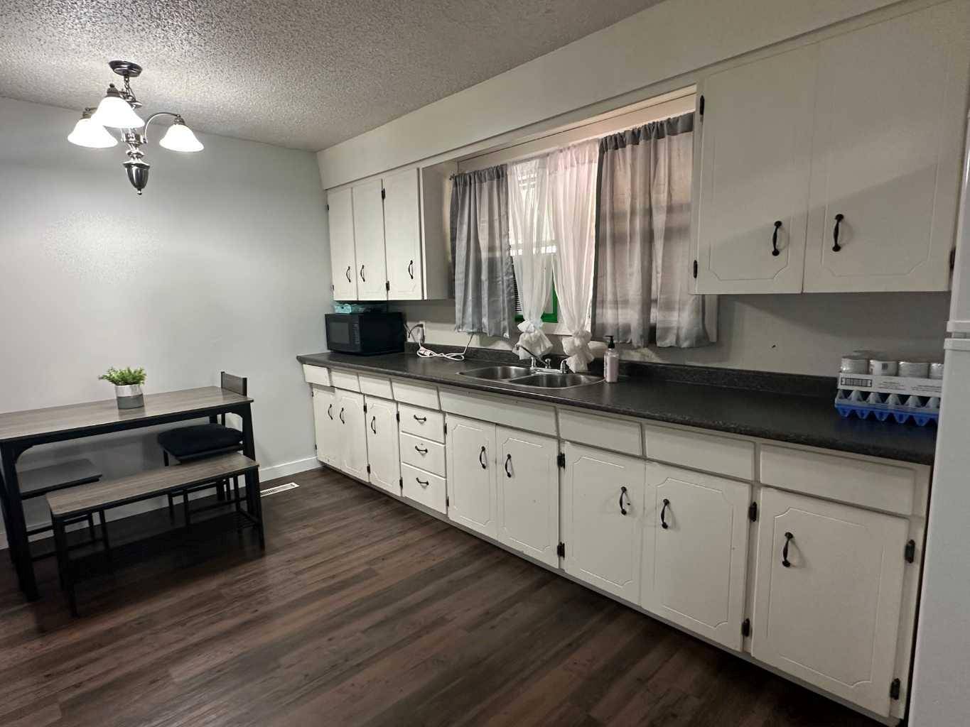 Taber, AB T1G 1A6,5008 42 AVE
