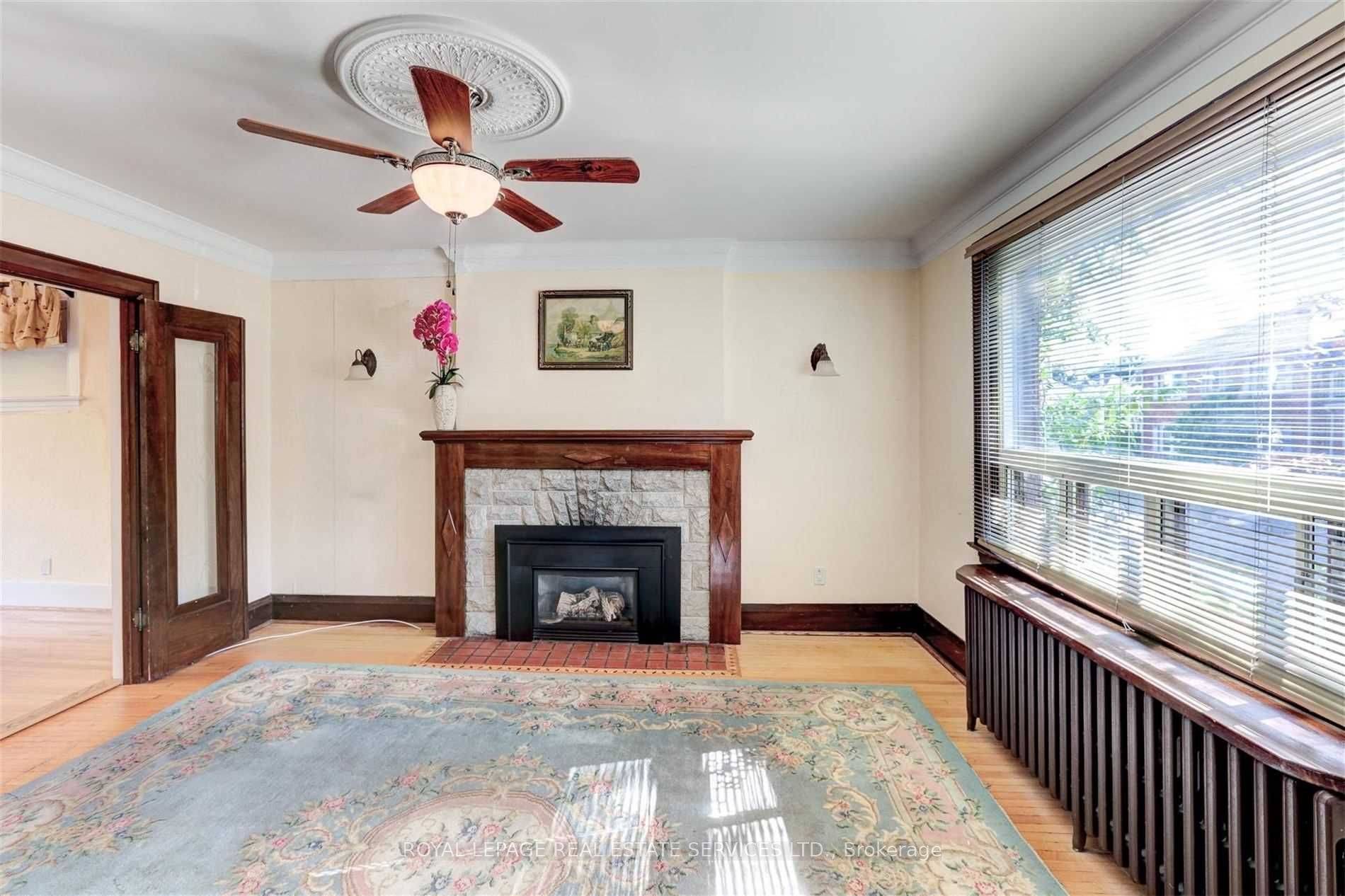 Toronto C04, ON M5M 3C3,21 Lorindale AVE