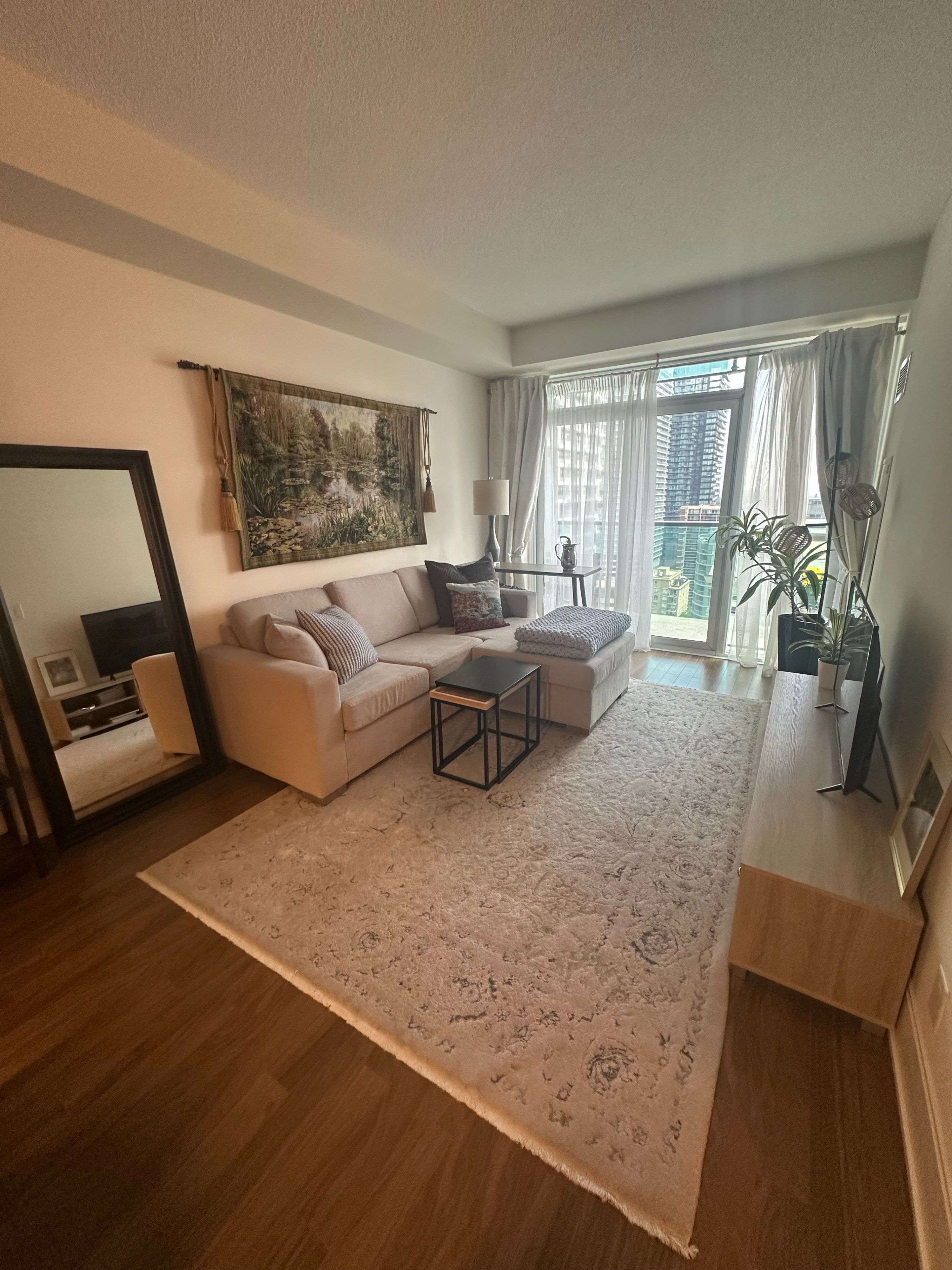 Toronto C10, ON M4P 1R2,70 Roehampton AVE #1612