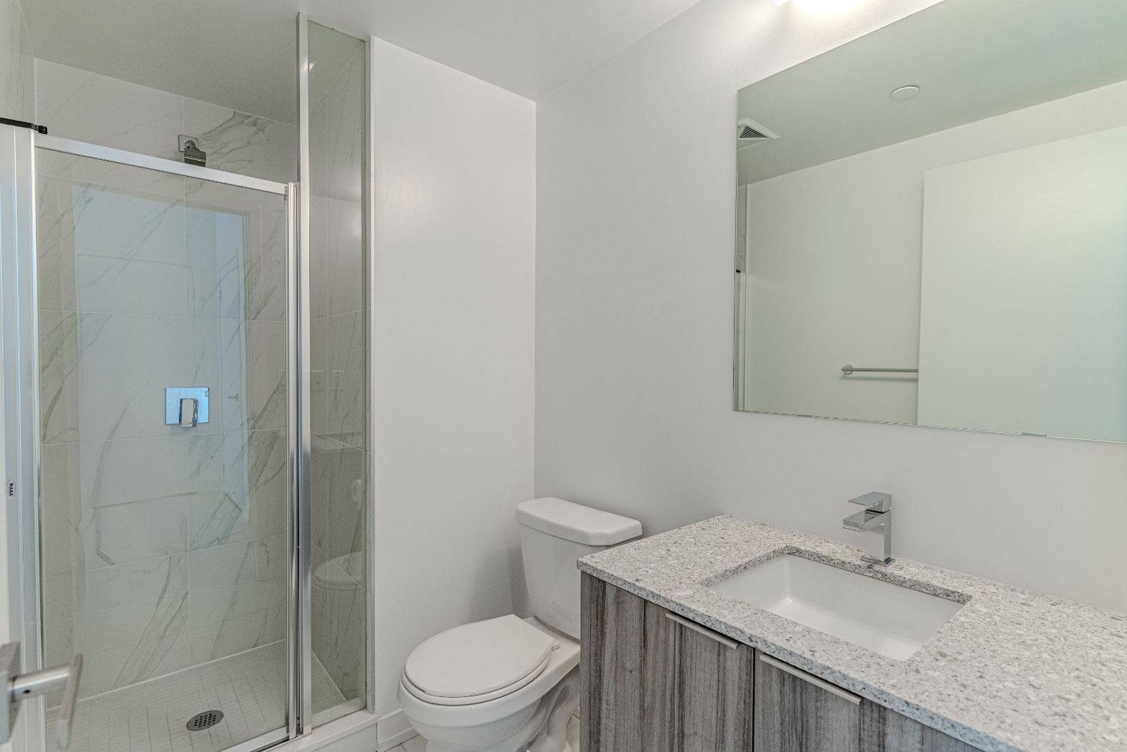 Toronto C06, ON M3H 0C8,31 Tippett RD #460