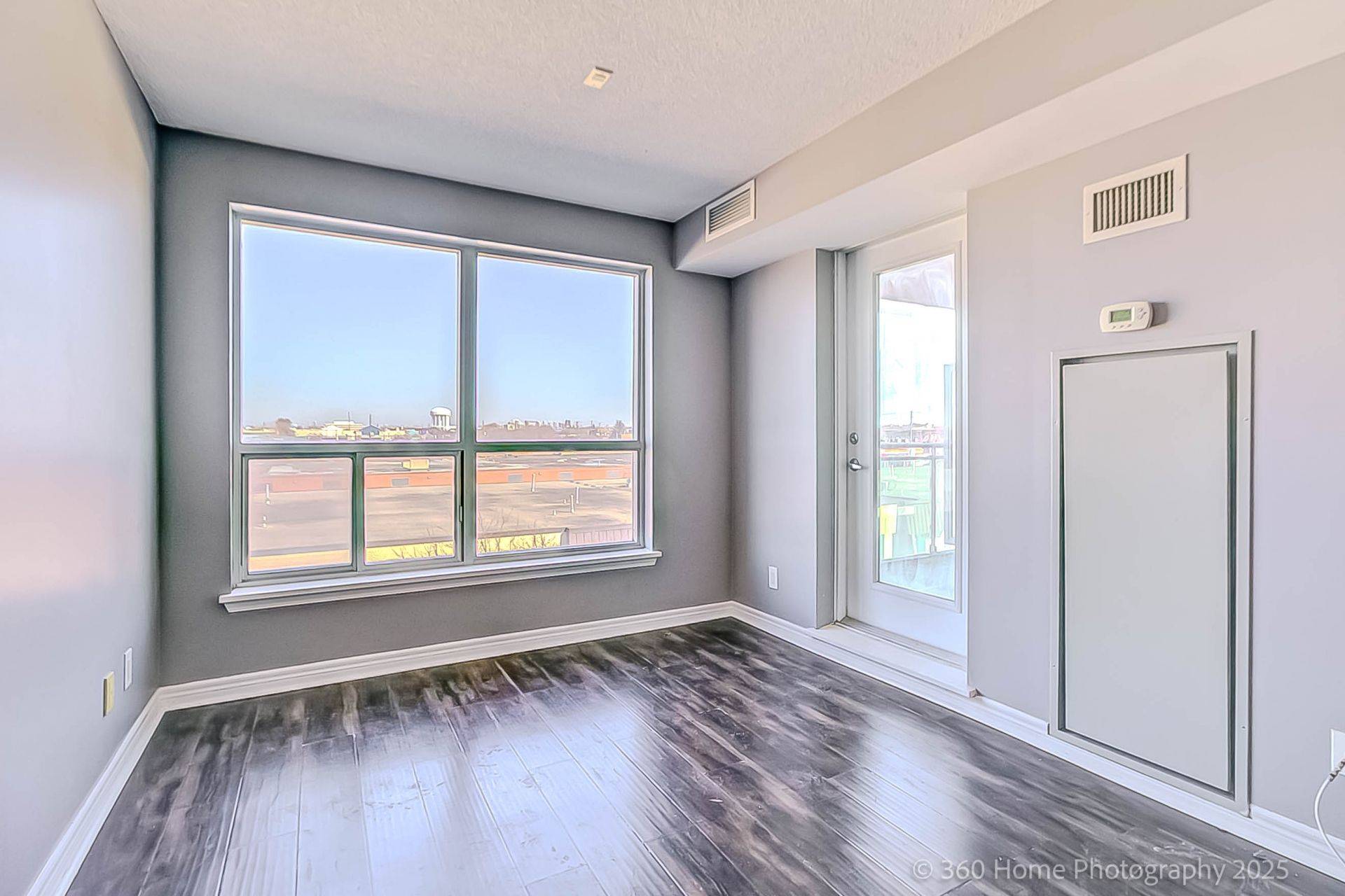 Toronto E04, ON M1L 0E1,60 Fairfax CRES #428