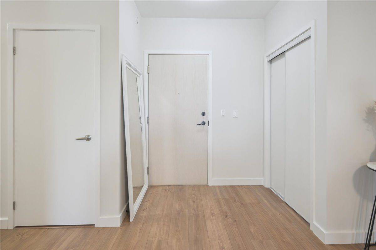 Oakville, ON L6H 0W5,168 Sabina DR #211