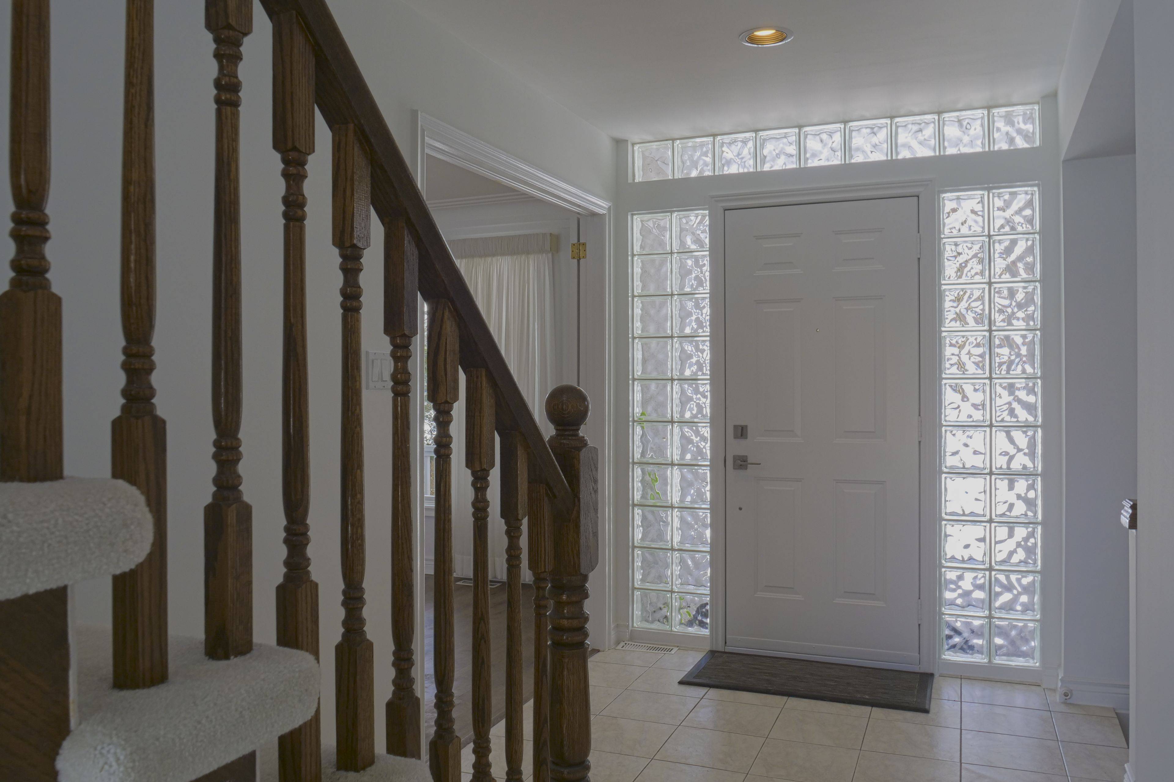 Oakville, ON L6J 4R3,157 Trelawn AVE E