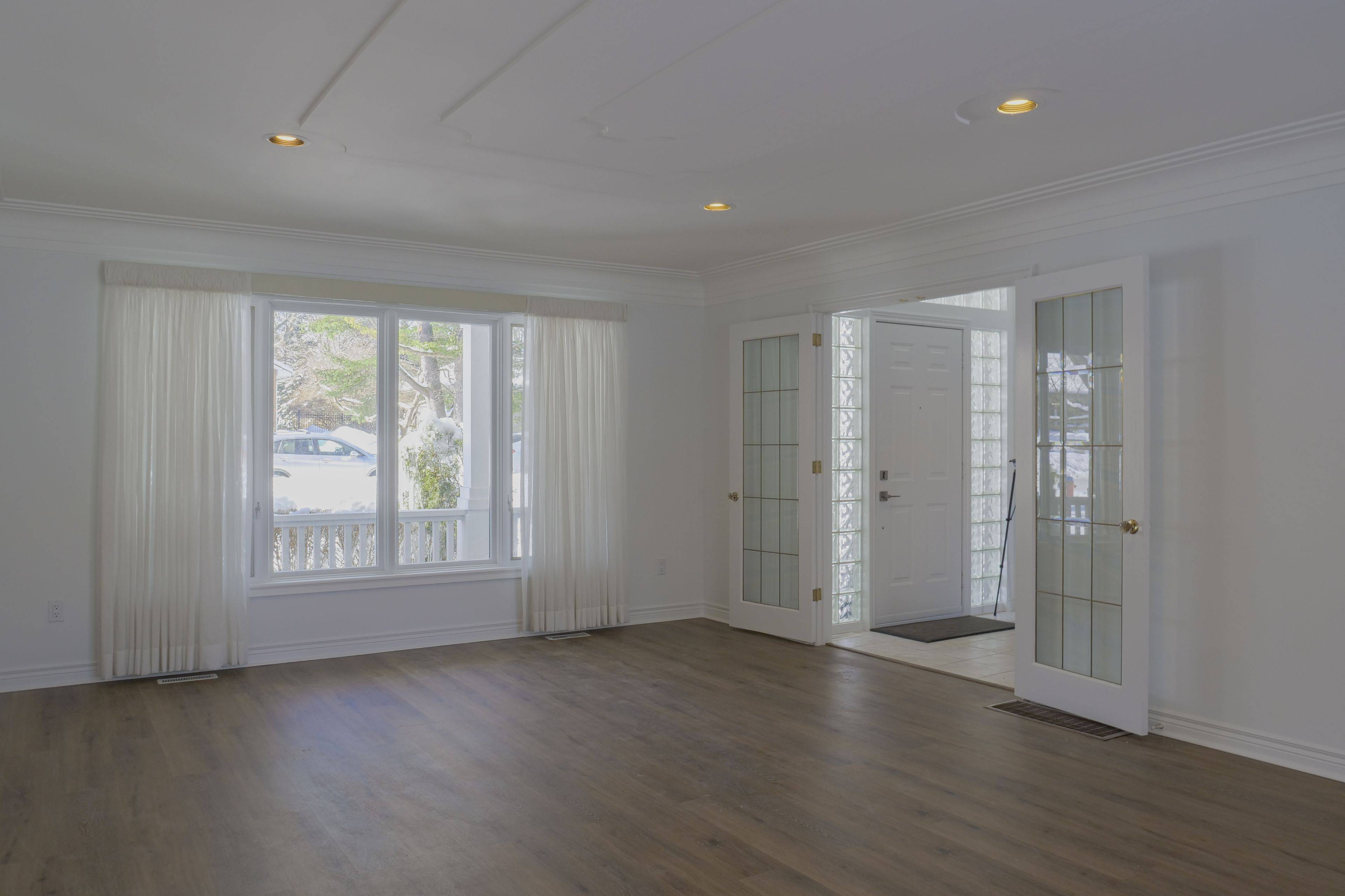 Oakville, ON L6J 4R3,157 Trelawn AVE E