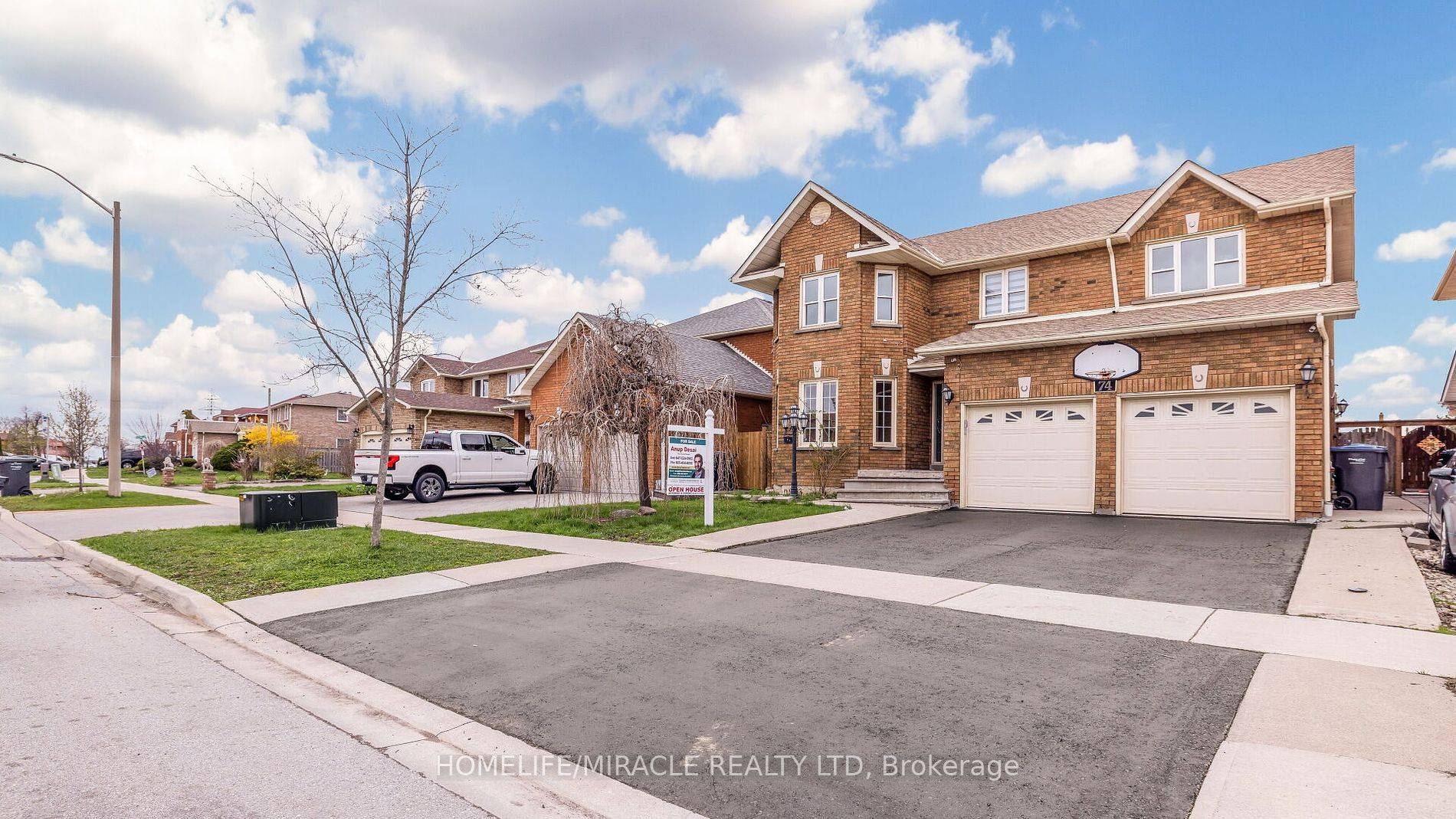 74 Kingknoll DR, Brampton, ON L6Y 3E5