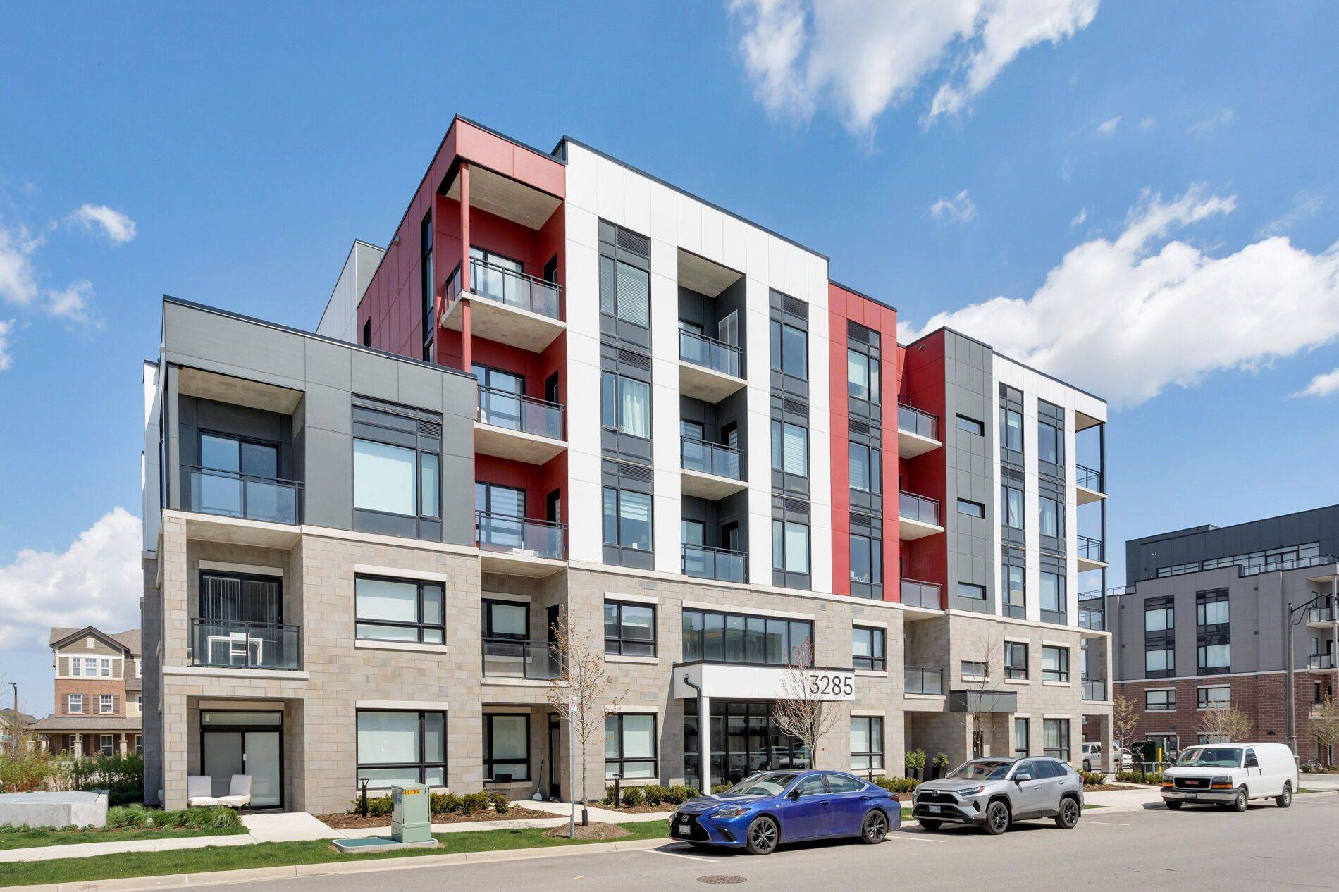 3285 Carding Mill TRL #503, Oakville, ON L6M 5P8