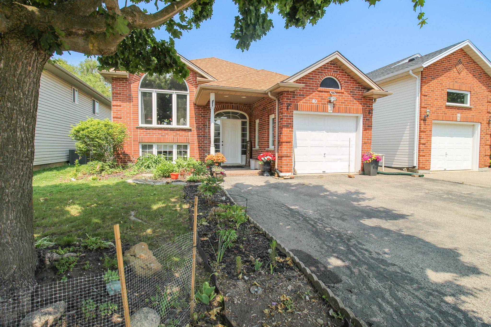 40 Gretel DR, Welland, ON L3C 7H6