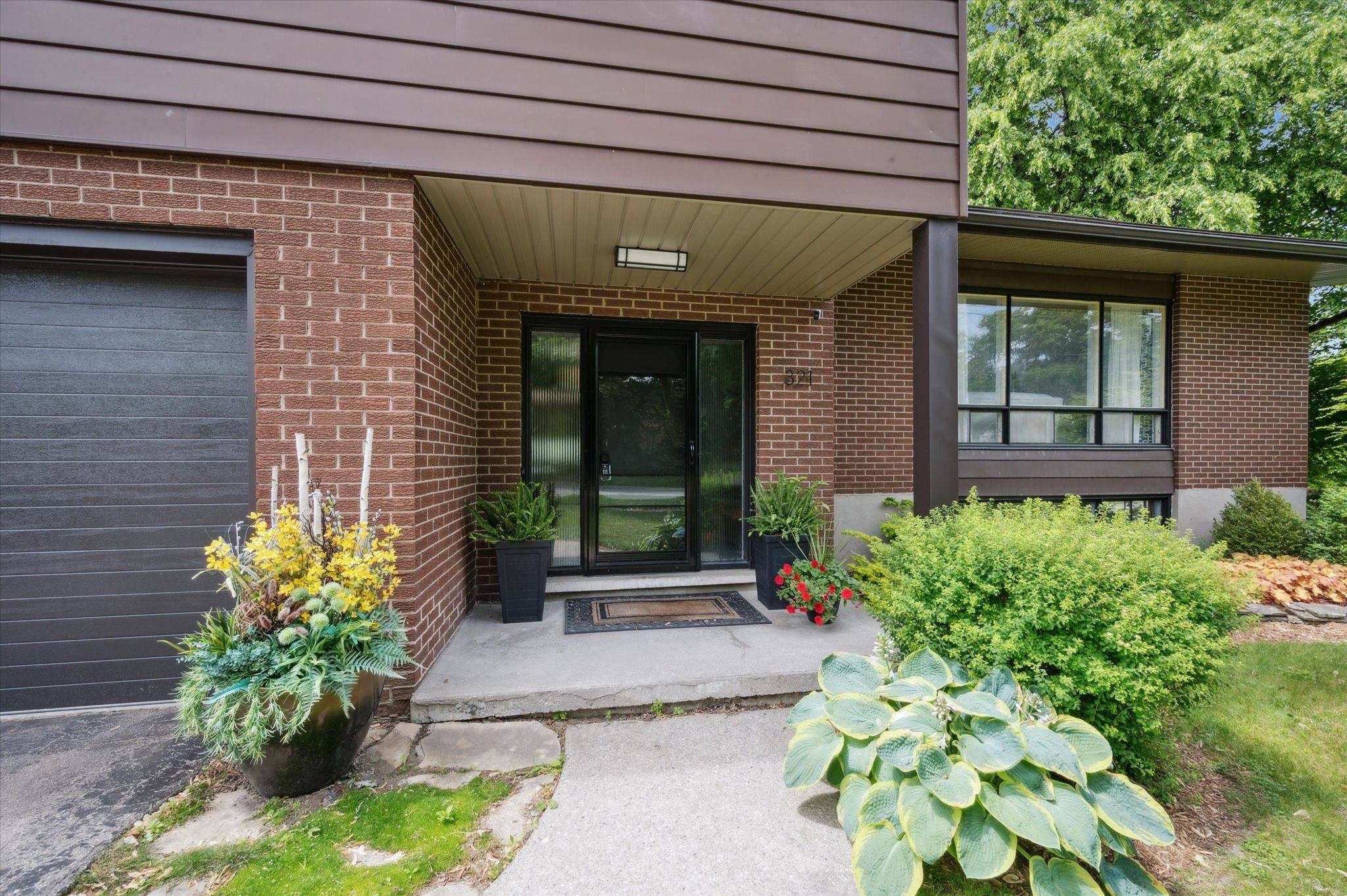 Kitchener, ON N2G 3G1,321 Dixon ST