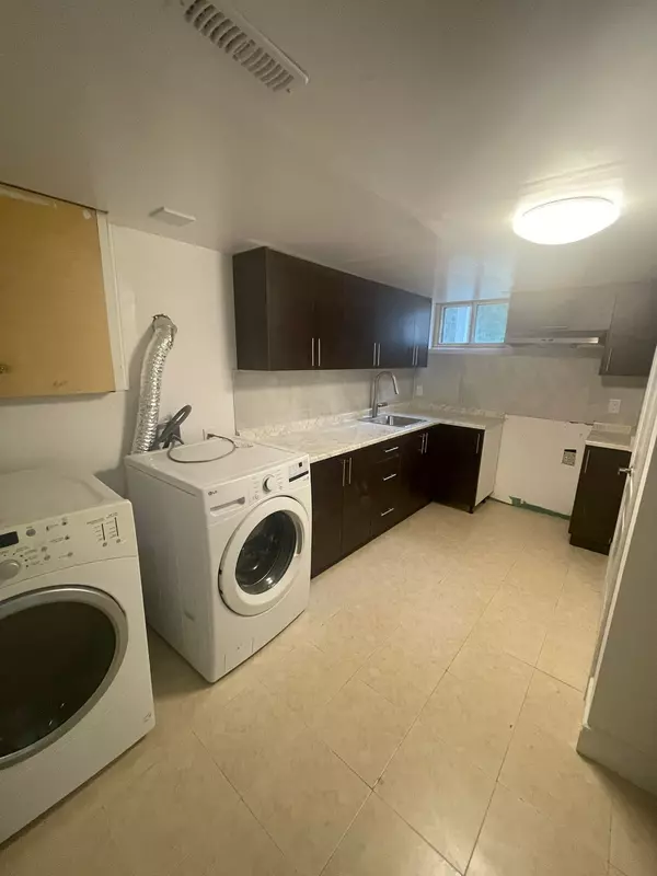 Toronto C07, ON M2M 1M6,209 Pleasant AVE