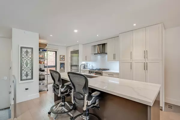 Oakville, ON L6K 3R7,53 Forsythe ST