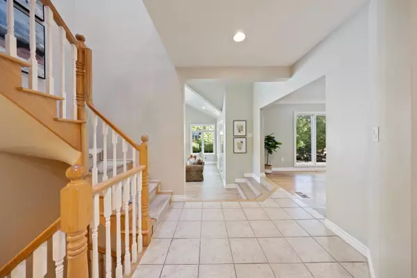 Burlington, ON L7N 1S4,257 Roseland CRES