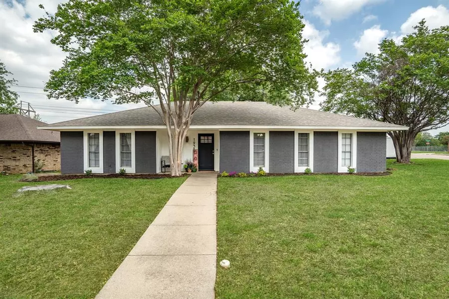 1933 Maxwell Drive, Lewisville, TX 75077