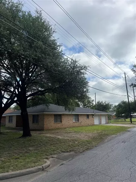 101 Oakland Drive, Lacy Lakeview, TX 76705
