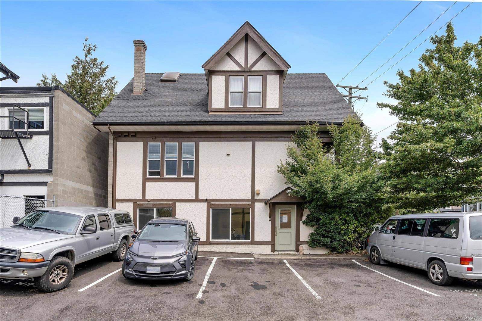 Victoria, BC V8R 4V4,1508 Bank St #1