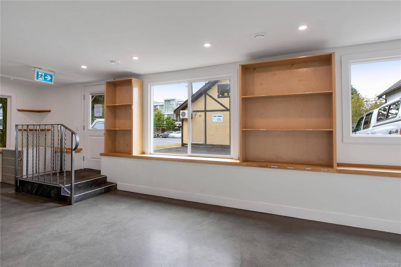 Victoria, BC V8R 4V4,1508 Bank St #1